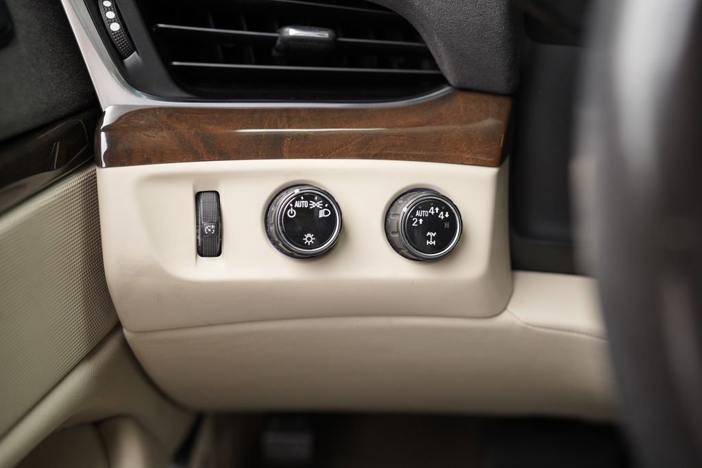 Used 2018 Cadillac Escalade ESV Luxury AWD/4WD image 30