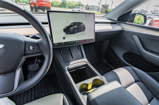 Used 2023 Tesla Model Y Long Range image 25