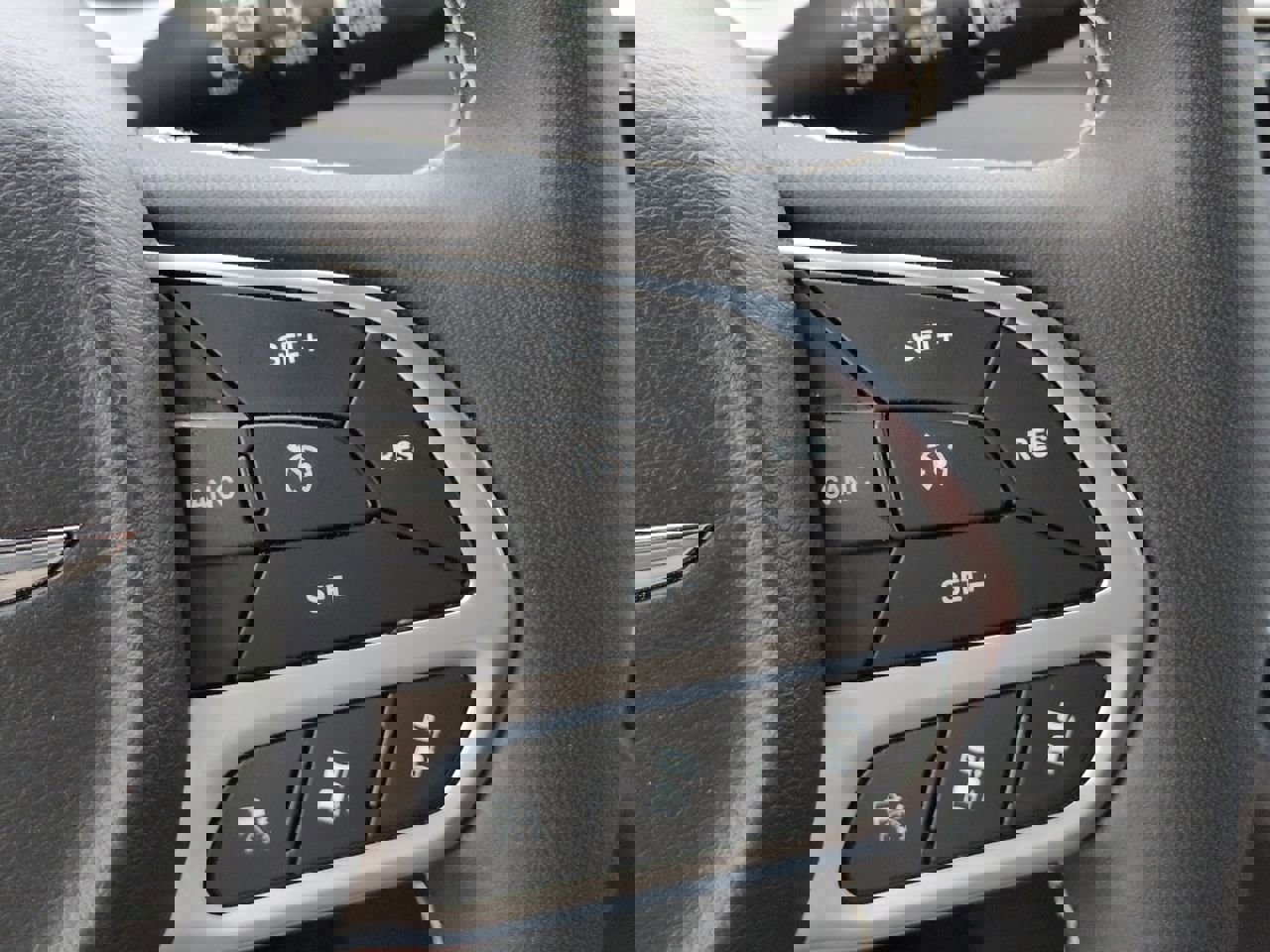 Used 2025 Chrysler Pacifica Select FWD image 23