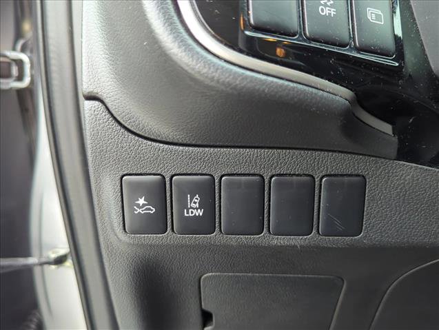 Used 2020 Mitsubishi Outlander SE FWD image 11