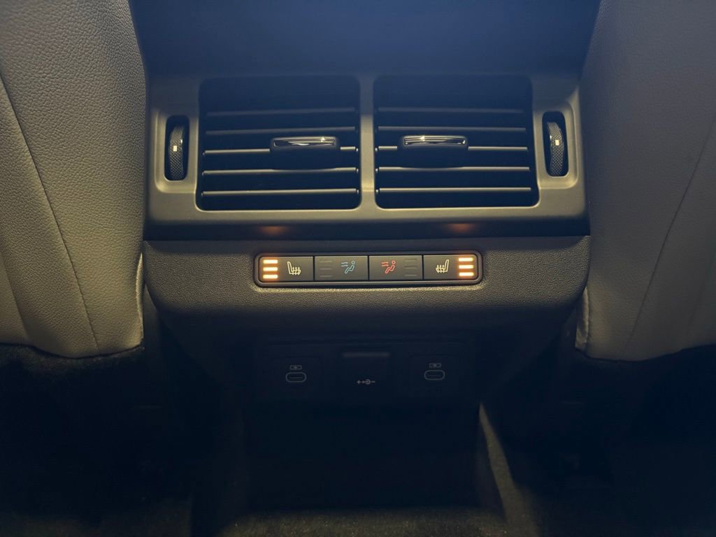 New 2026 Land Rover Range Rover Evoque S AWD/4WD image 17