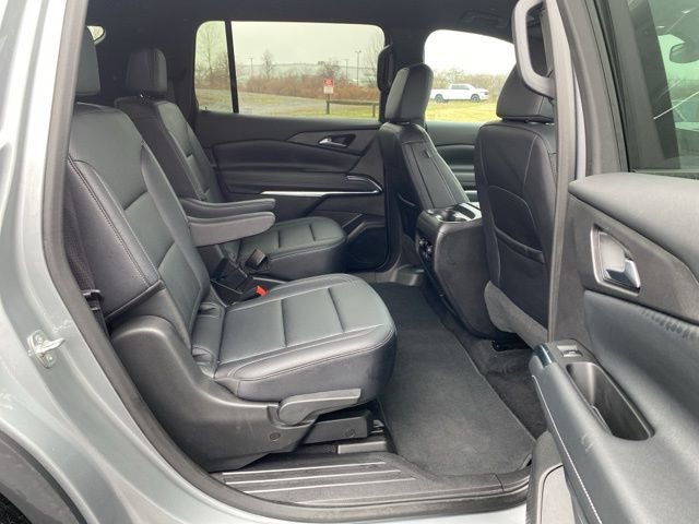 Used 2025 Chevrolet Traverse LT image 24
