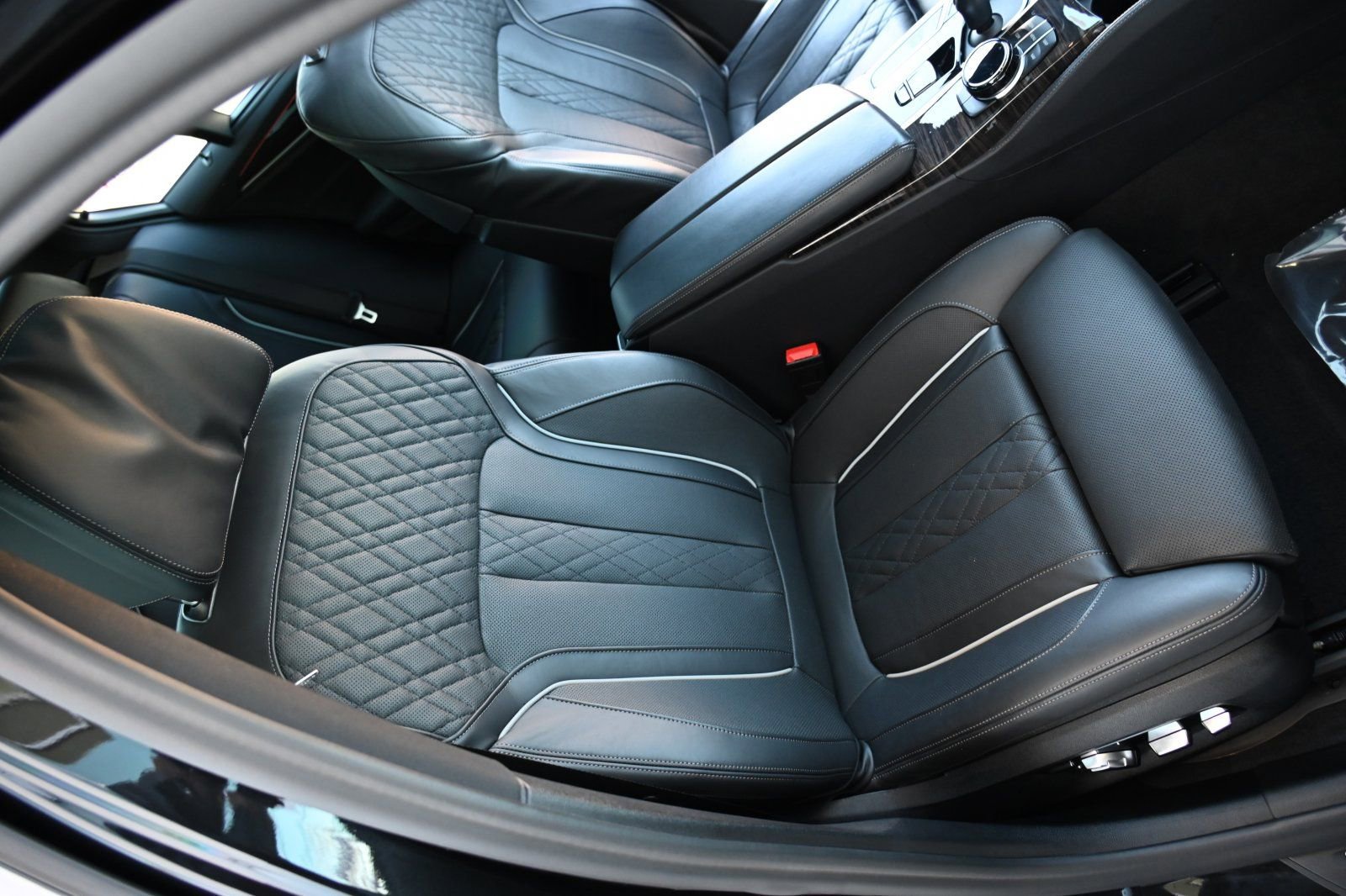 Certified 2022 BMW M550i xDrive w/ Executive Package image 16