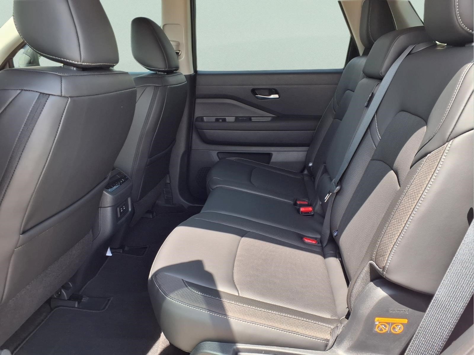 New 2026 Nissan Pathfinder SL FWD image 11