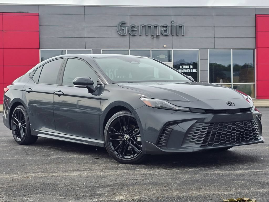 Used 2025 Toyota Camry SE FWD image 2