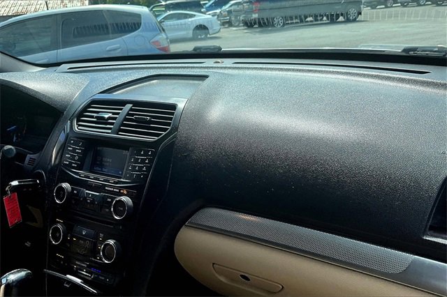 Used 2017 Ford Explorer Base image 16