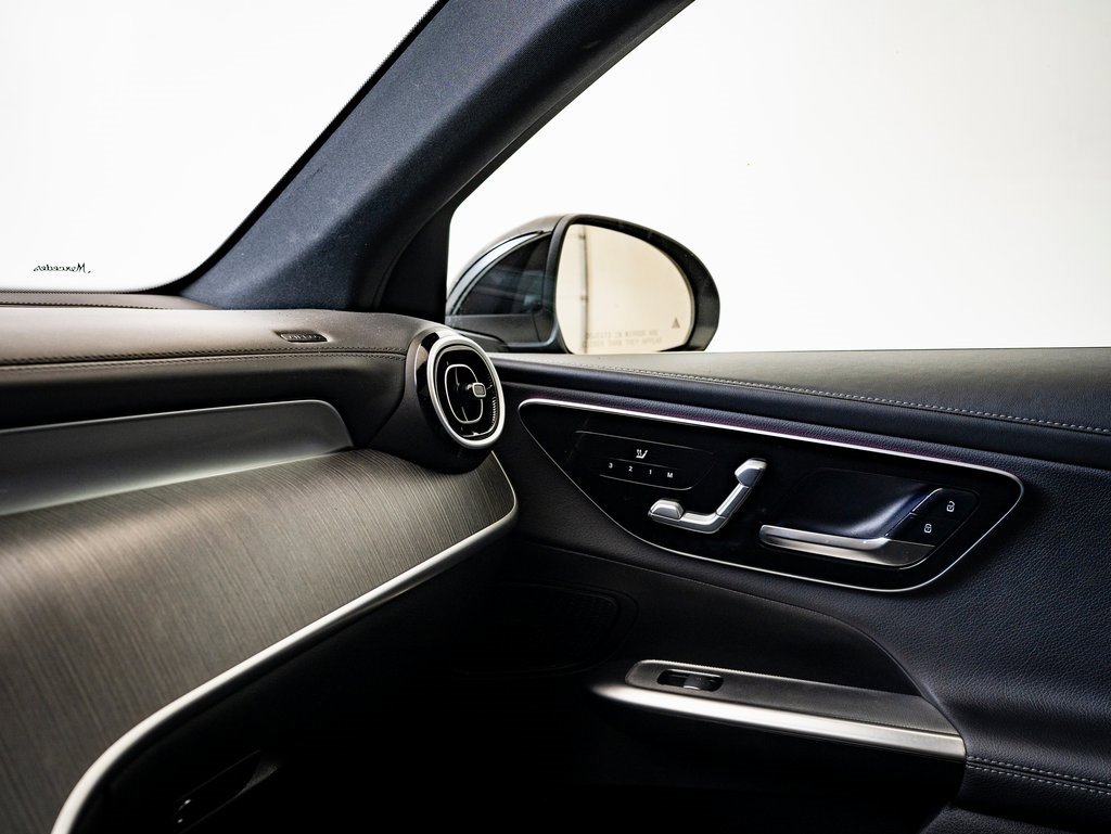 Certified 2025 Mercedes-Benz GLC 300 4MATIC image 32