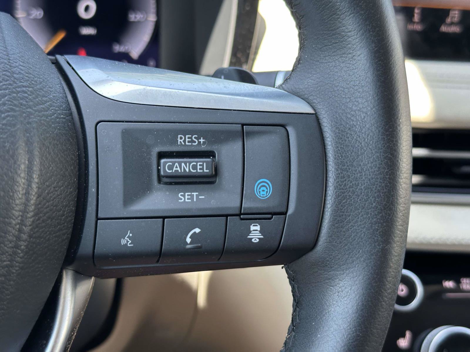 Used 2023 INFINITI QX60 Luxe w/ Cargo Package AWD/4WD image 26