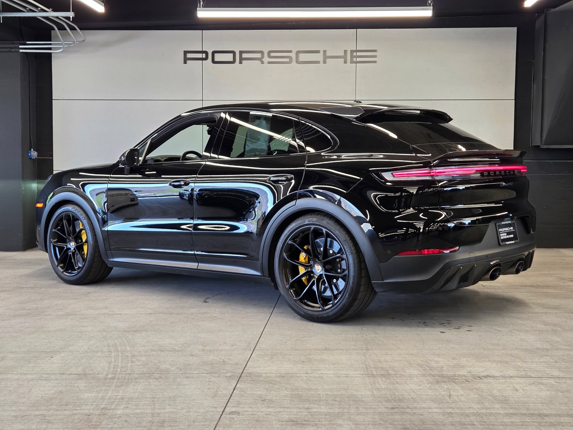 Certified 2024 Porsche Cayenne Turbo GT AWD/4WD image 3