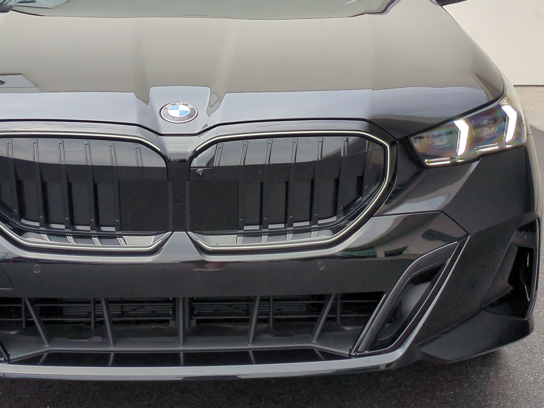 Used 2027 BMW 530i xDrive w/ M Sport Package AWD/4WD image 5
