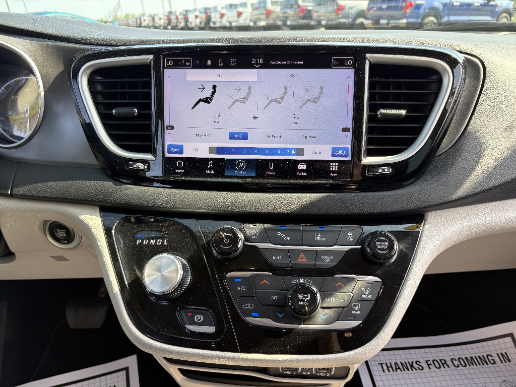 Used 2023 Chrysler Pacifica Touring-L image 27