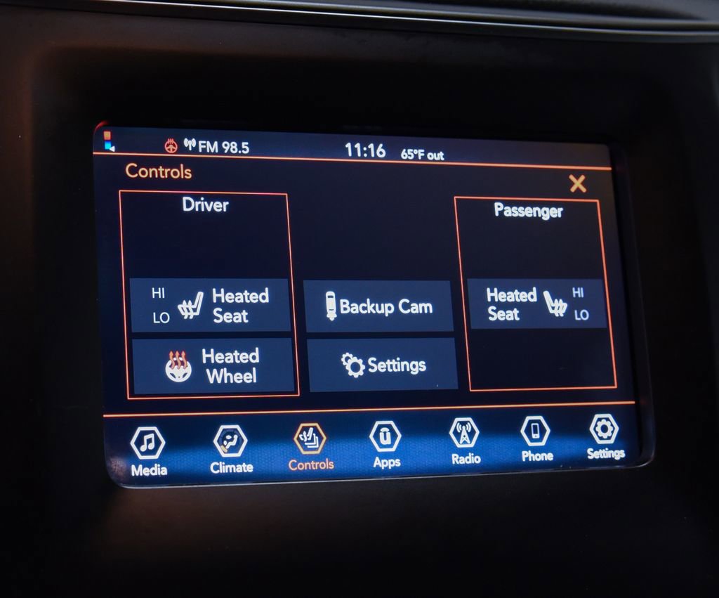 Used 2020 Jeep Cherokee Latitude Plus w/ Cold Weather Group image 17