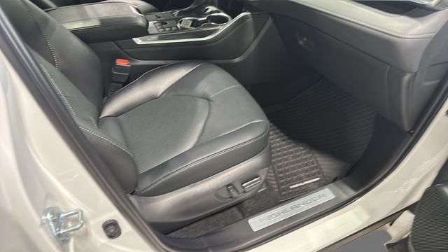 Used 2026 Toyota Highlander Platinum AWD/4WD image 38