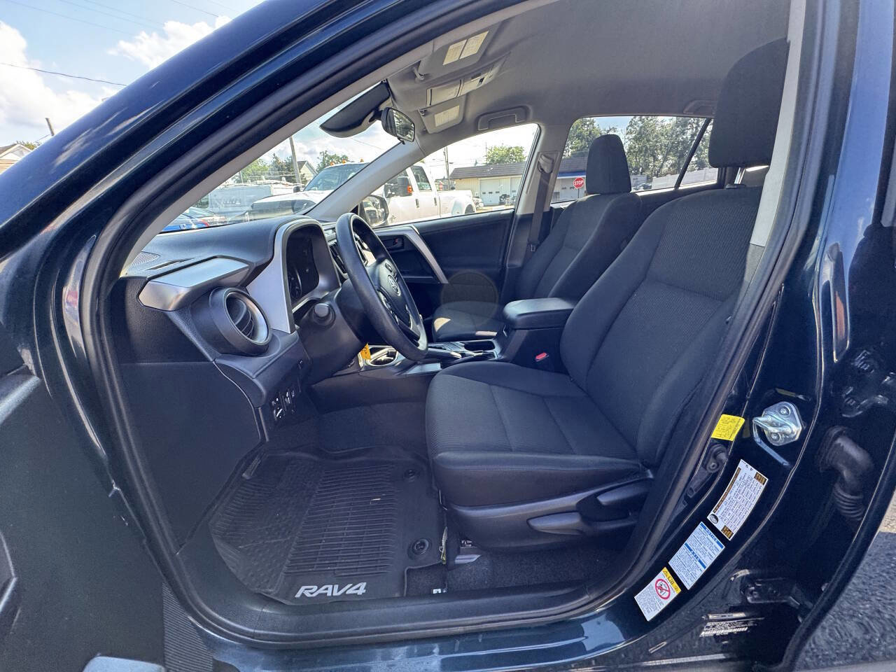Used 2018 Toyota RAV4 LE image 22