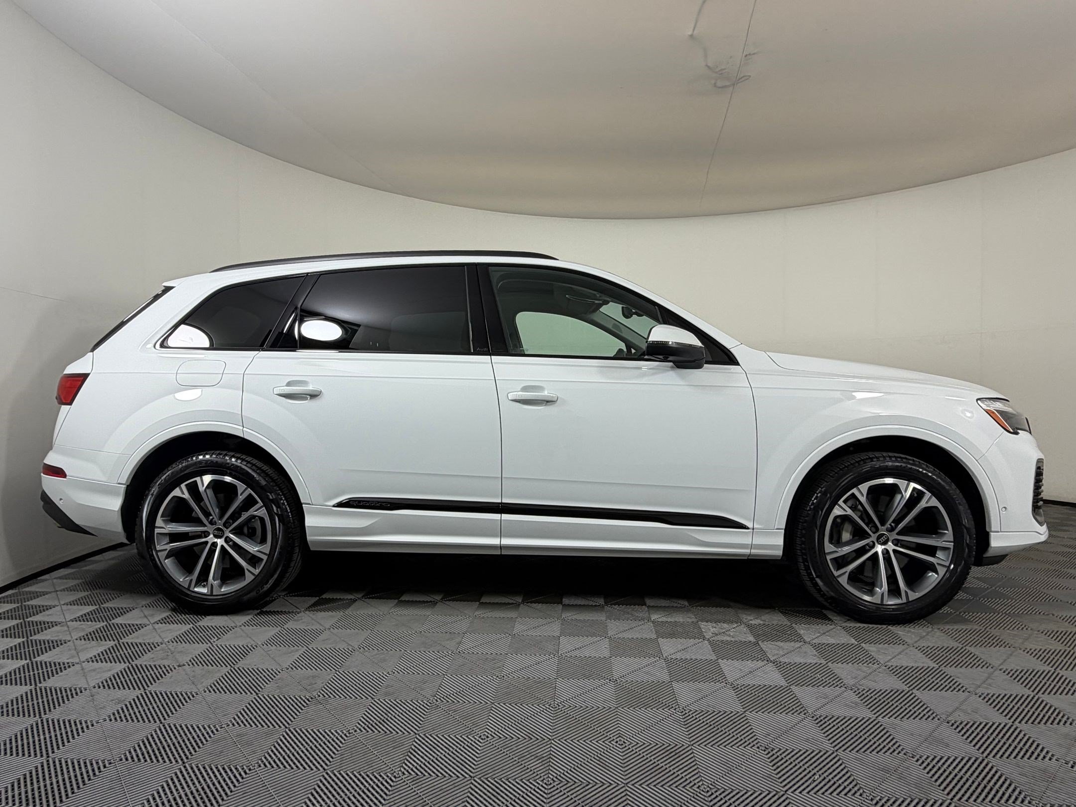 Certified 2026 Audi Q7 2.0T Premium AWD/4WD image 8