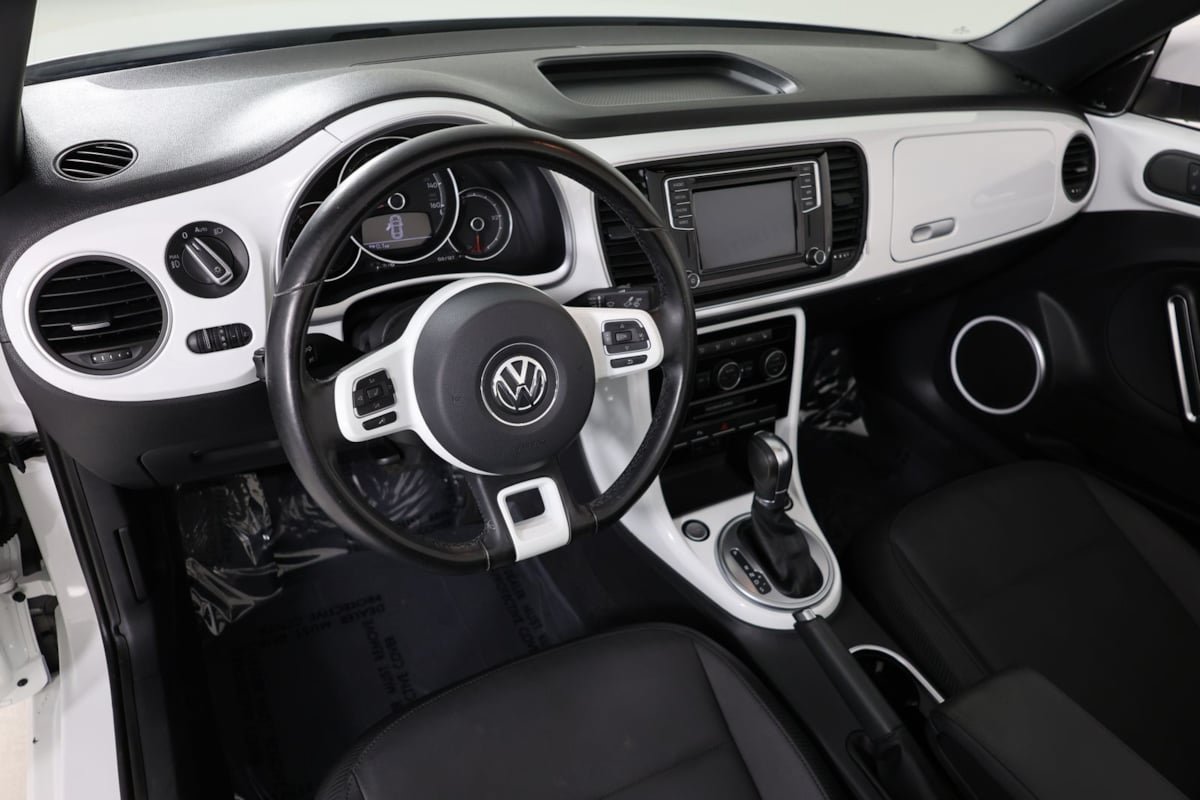 Used 2019 Volkswagen Beetle 2.0T SE FWD image 19