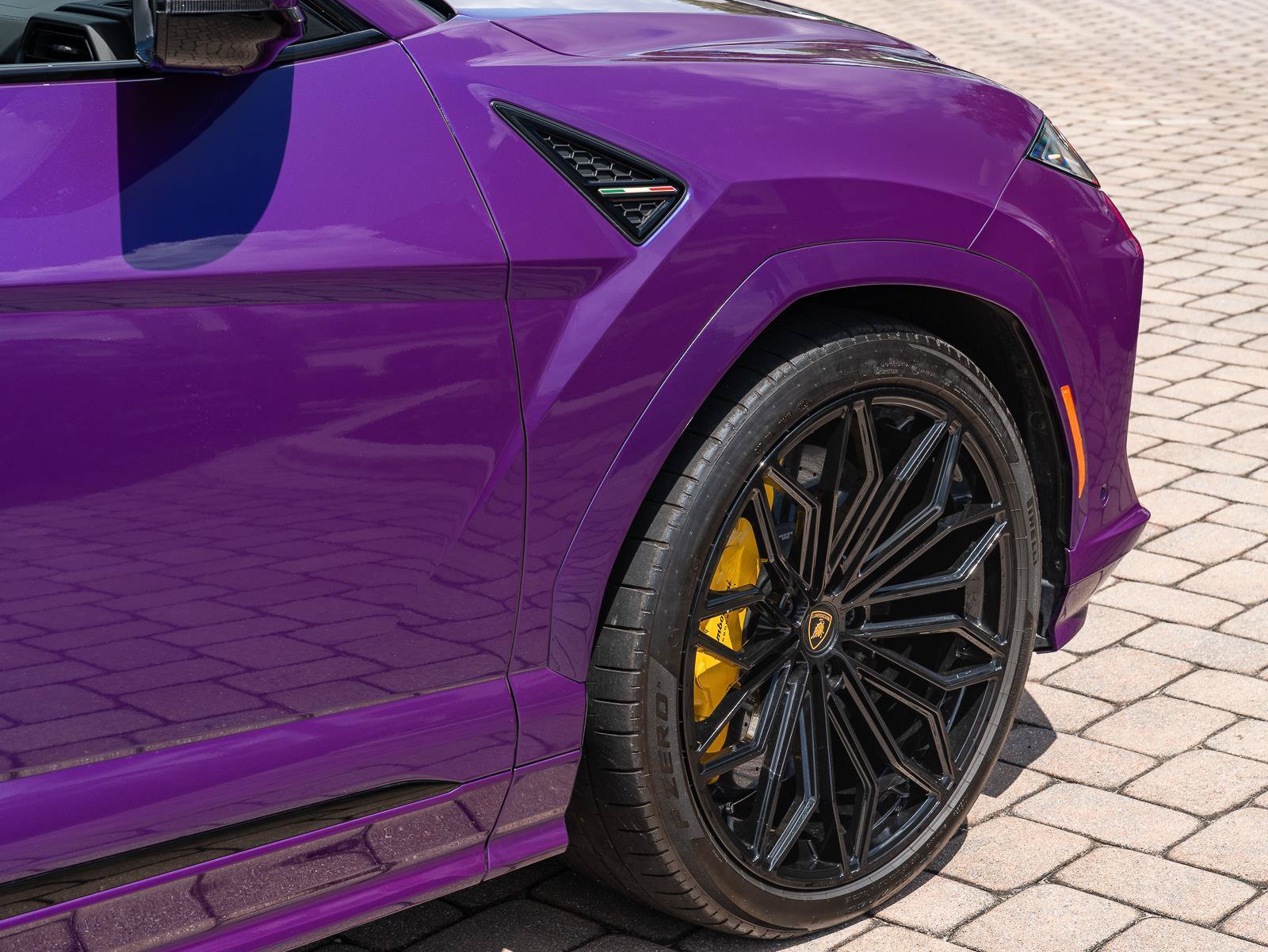 Used 2025 Lamborghini Urus SE AWD/4WD image 13
