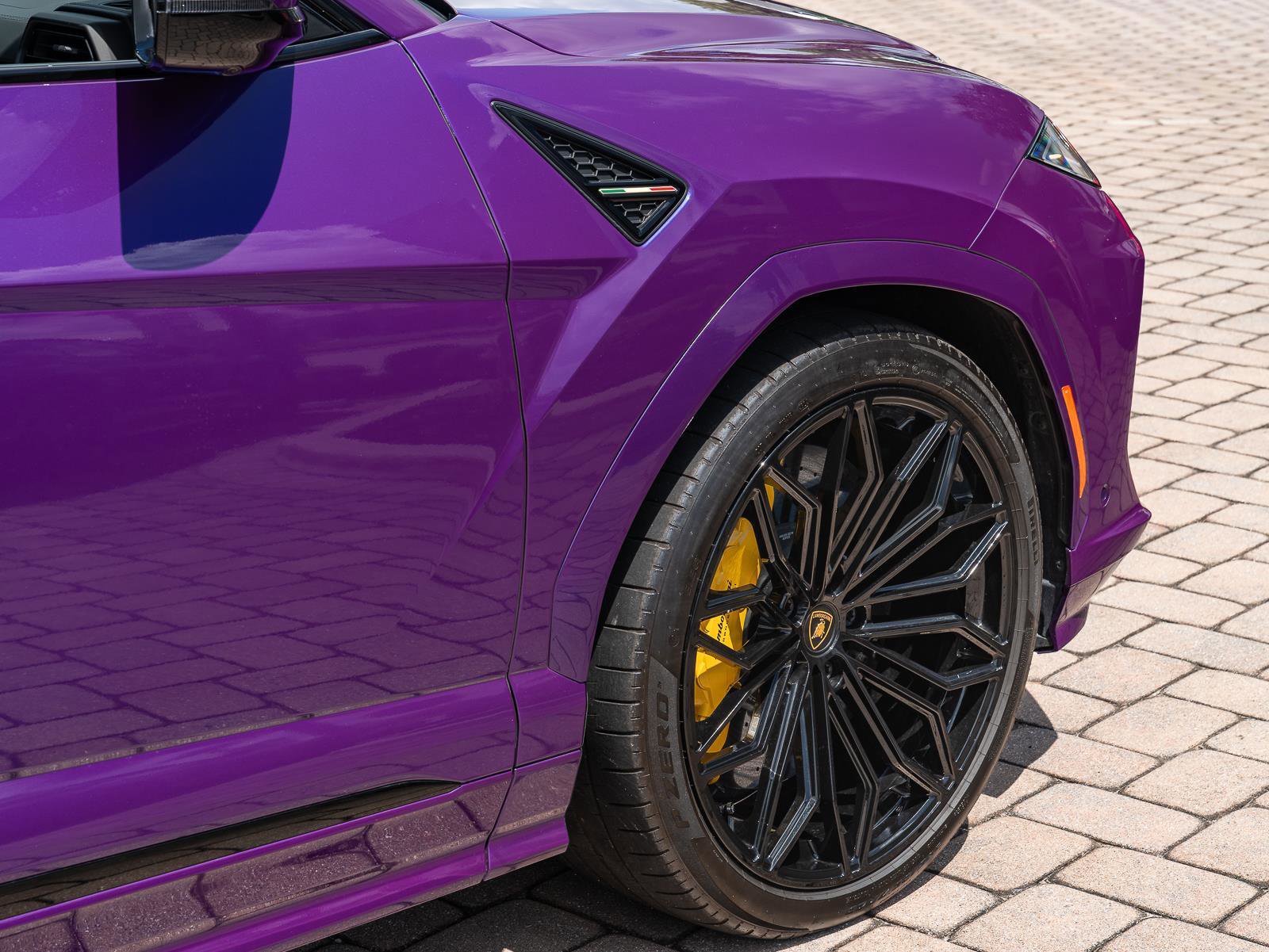 Used 2025 Lamborghini Urus SE image 13