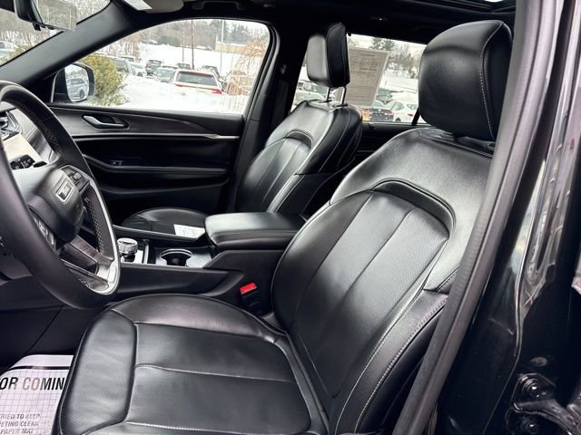 Used 2024 Jeep Grand Cherokee L Limited w/ Luxury Tech Group II image 24