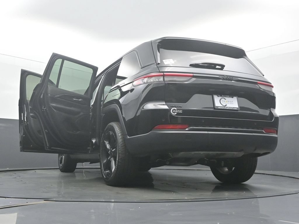 Used 2023 Jeep Grand Cherokee Altitude AWD/4WD image 58