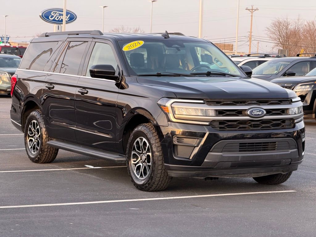 Used 2024 Ford Expedition Max XLT image 2