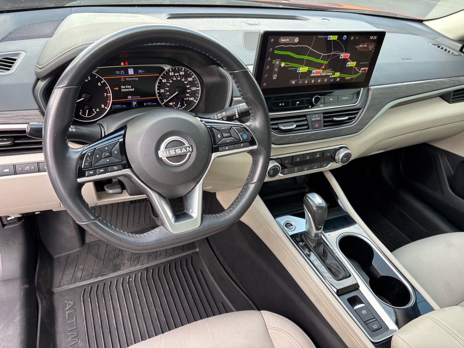 Used 2024 Nissan Altima 2.5 SV w/ SV Premium Package FWD image 14