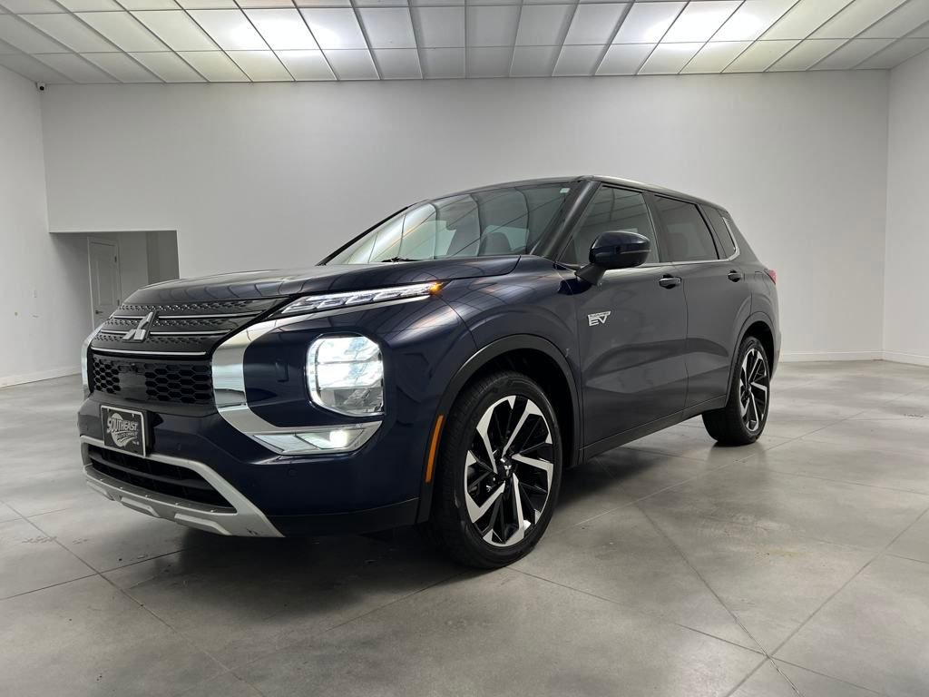 Used 2023 Mitsubishi Outlander SE image 3