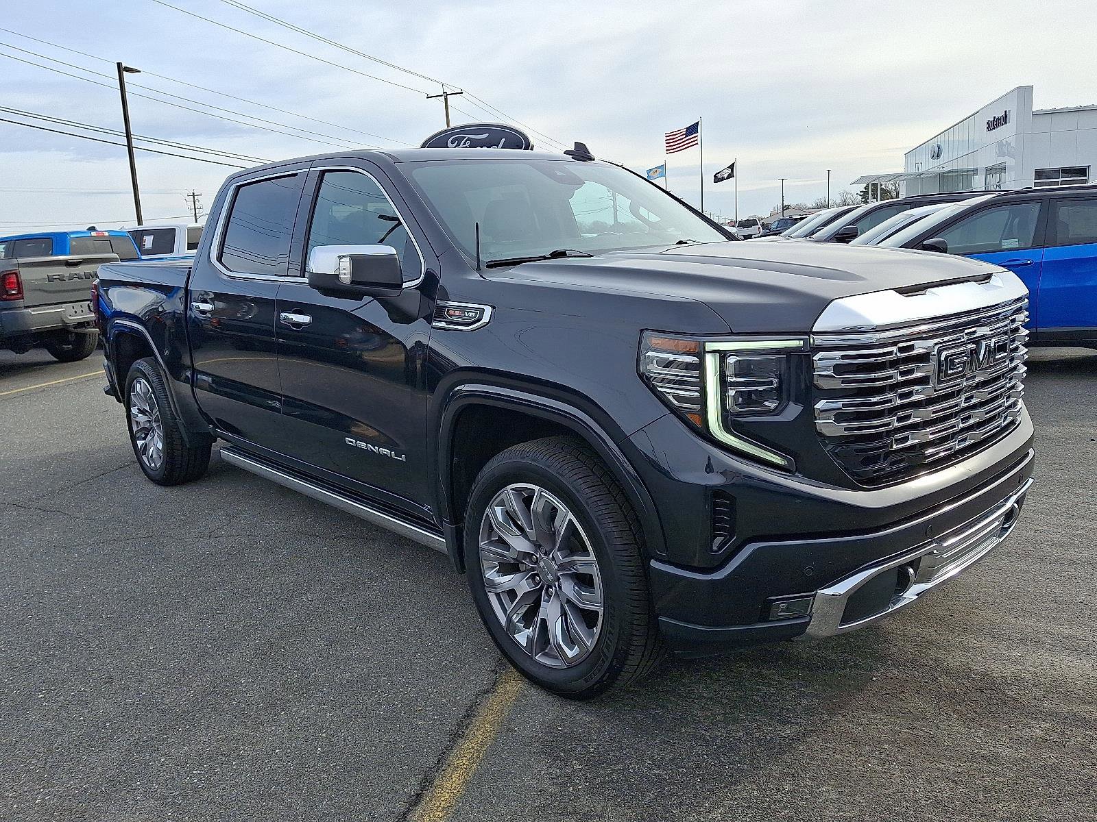 Used 2023 GMC Sierra 1500 Denali w/ Denali Reserve Package image 3