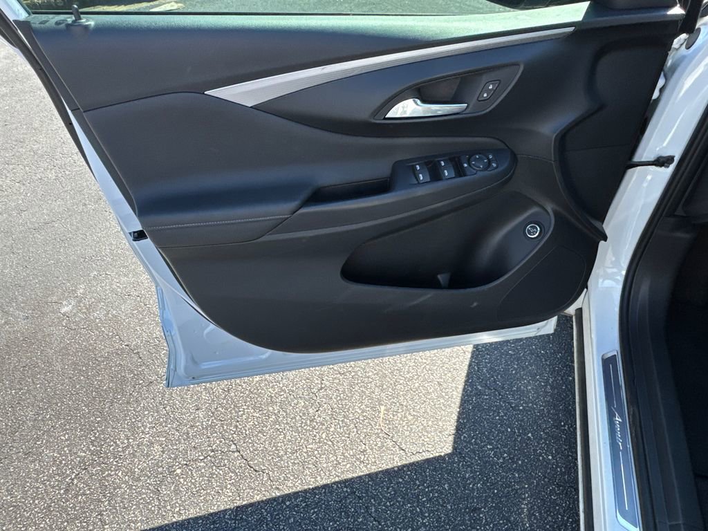 Used 2024 Buick Envista Avenir image 10