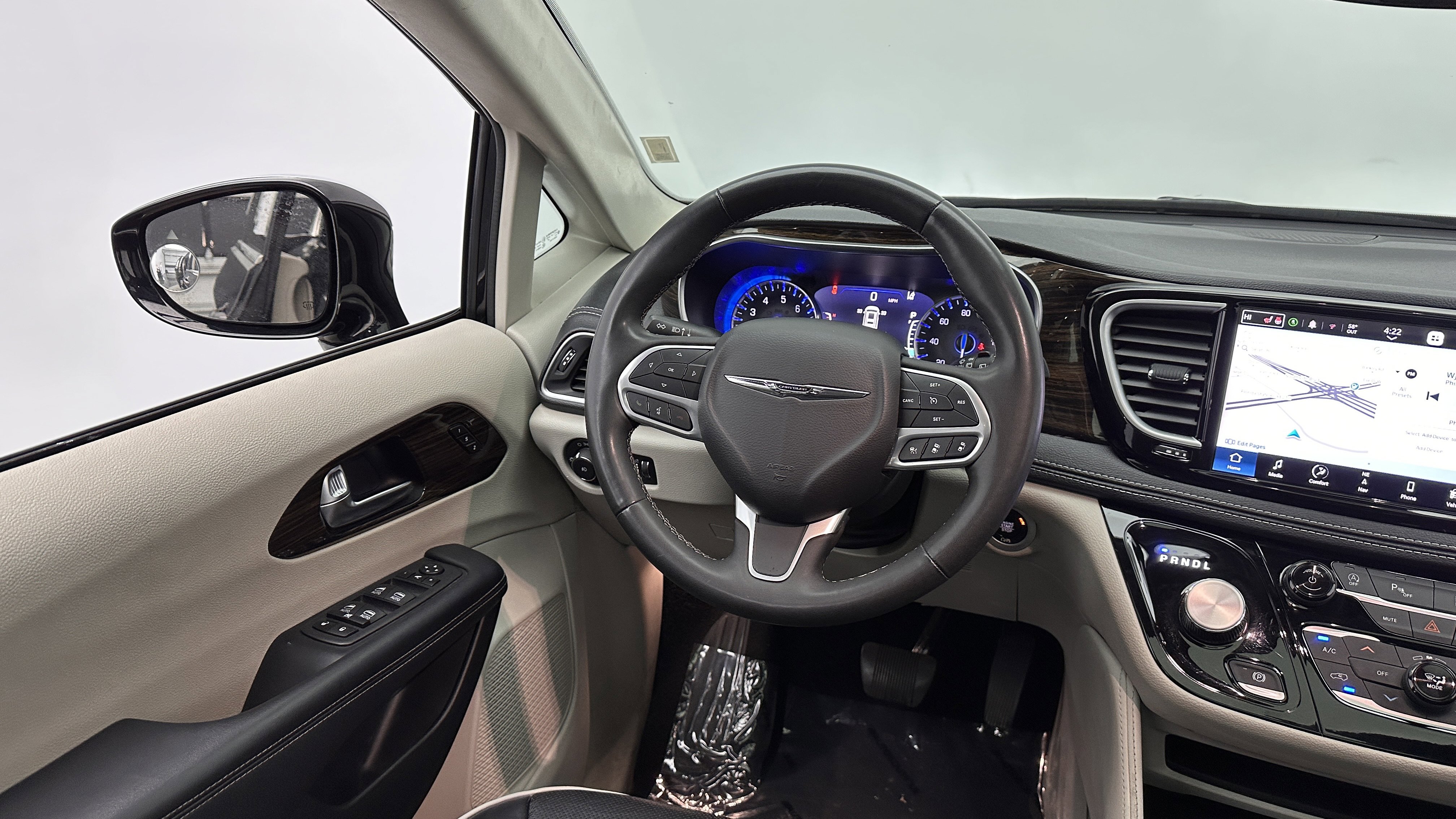 Used 2023 Chrysler Pacifica Limited image 31