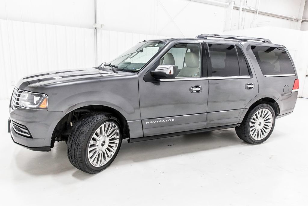 Used 2015 Lincoln Navigator 2WD w/ Equipment Group 101A Reserve image 3