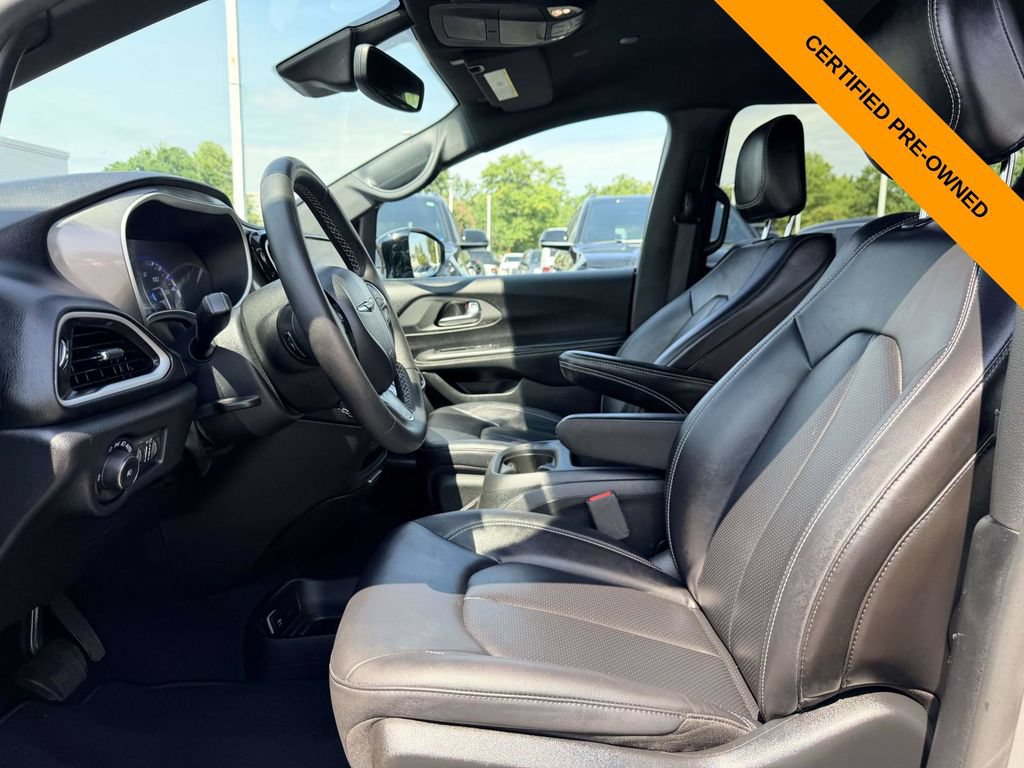 Certified 2025 Chrysler Pacifica Select FWD image 15