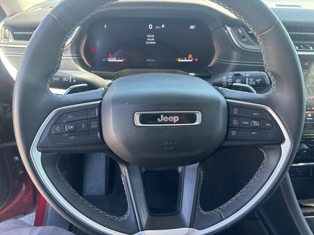 Used 2023 Jeep Grand Cherokee Laredo image 13