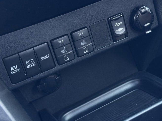 Used 2017 Toyota RAV4 Limited image 35