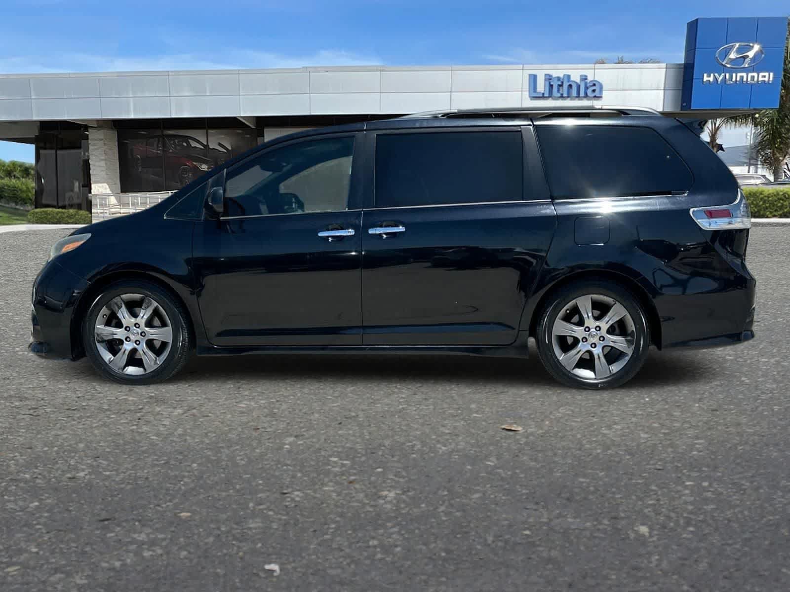 Used 2015 Toyota Sienna SE FWD image 6