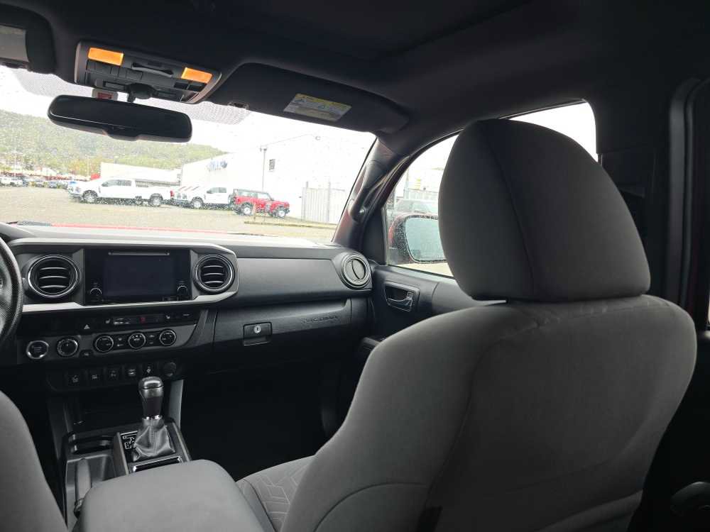 Used 2016 Toyota Tacoma TRD Off-Road w/ Premium & Technology Package image 14