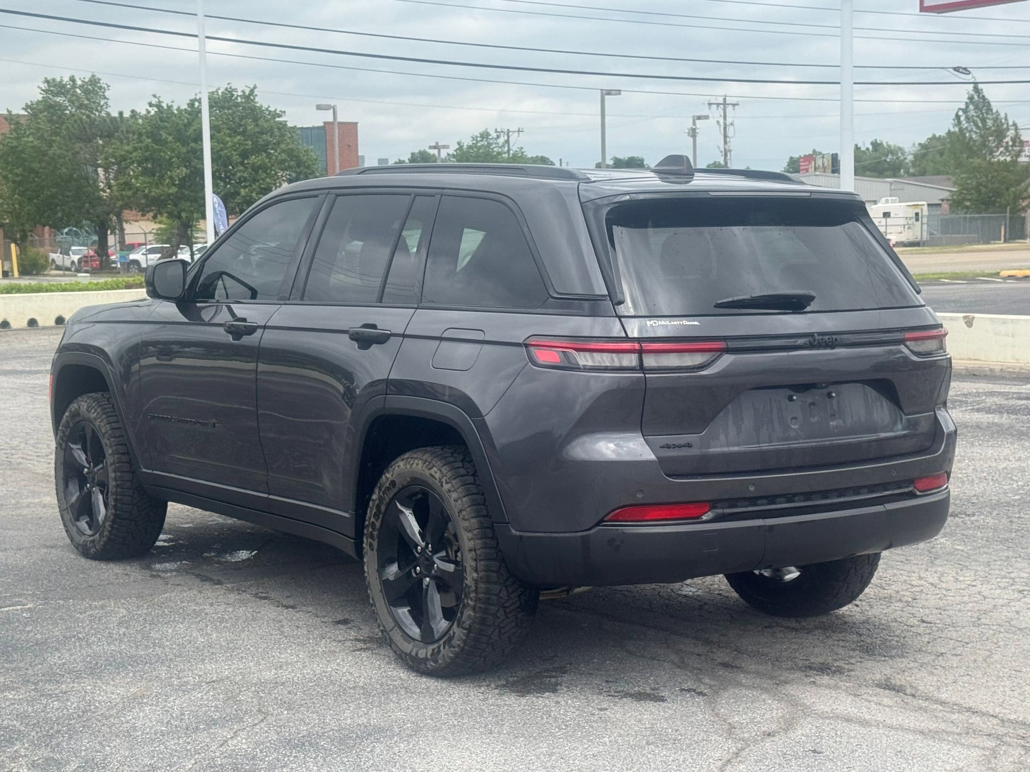 Used 2024 Jeep Grand Cherokee Altitude AWD/4WD image 4