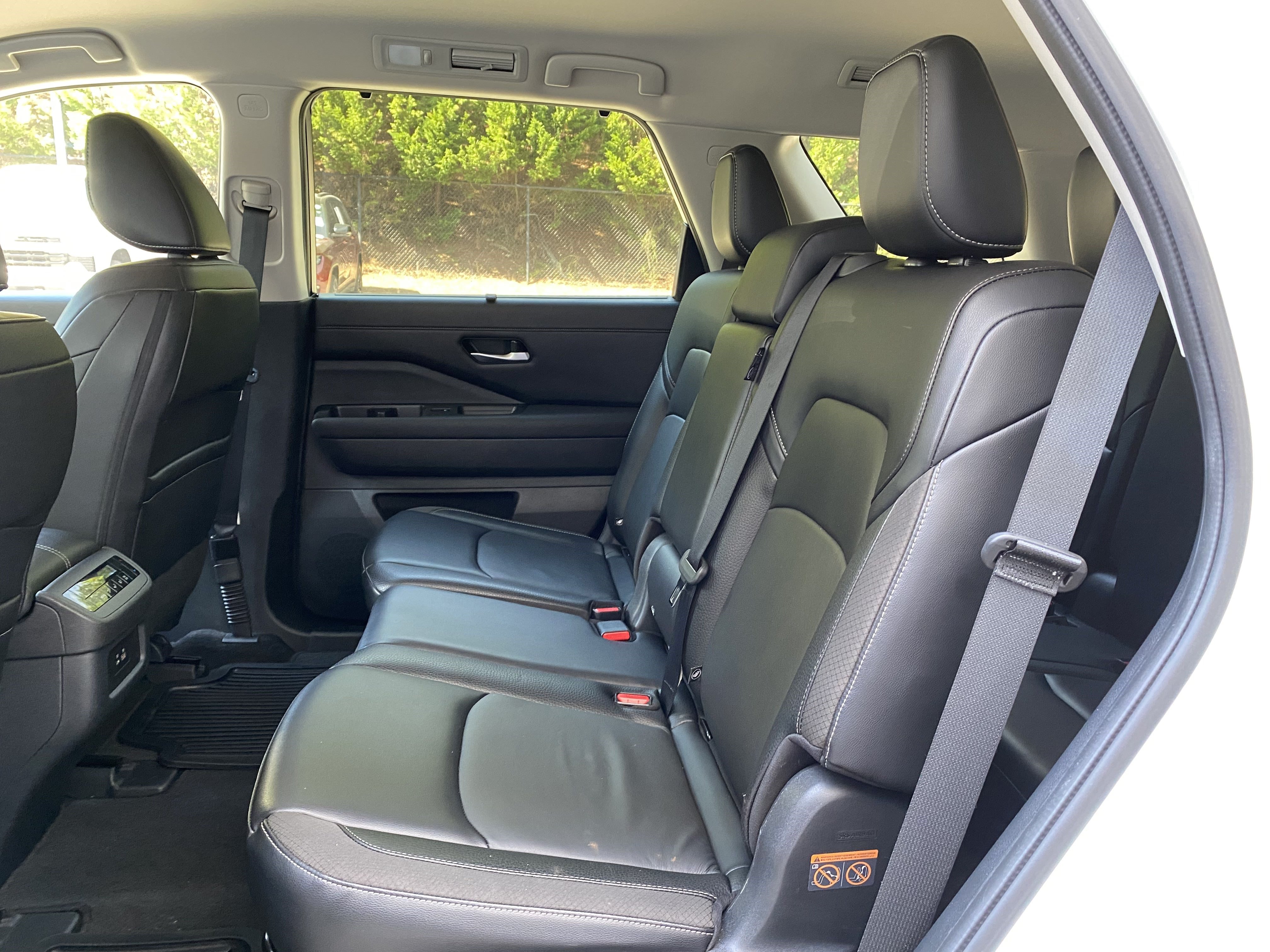 Used 2024 Nissan Pathfinder SL FWD image 33
