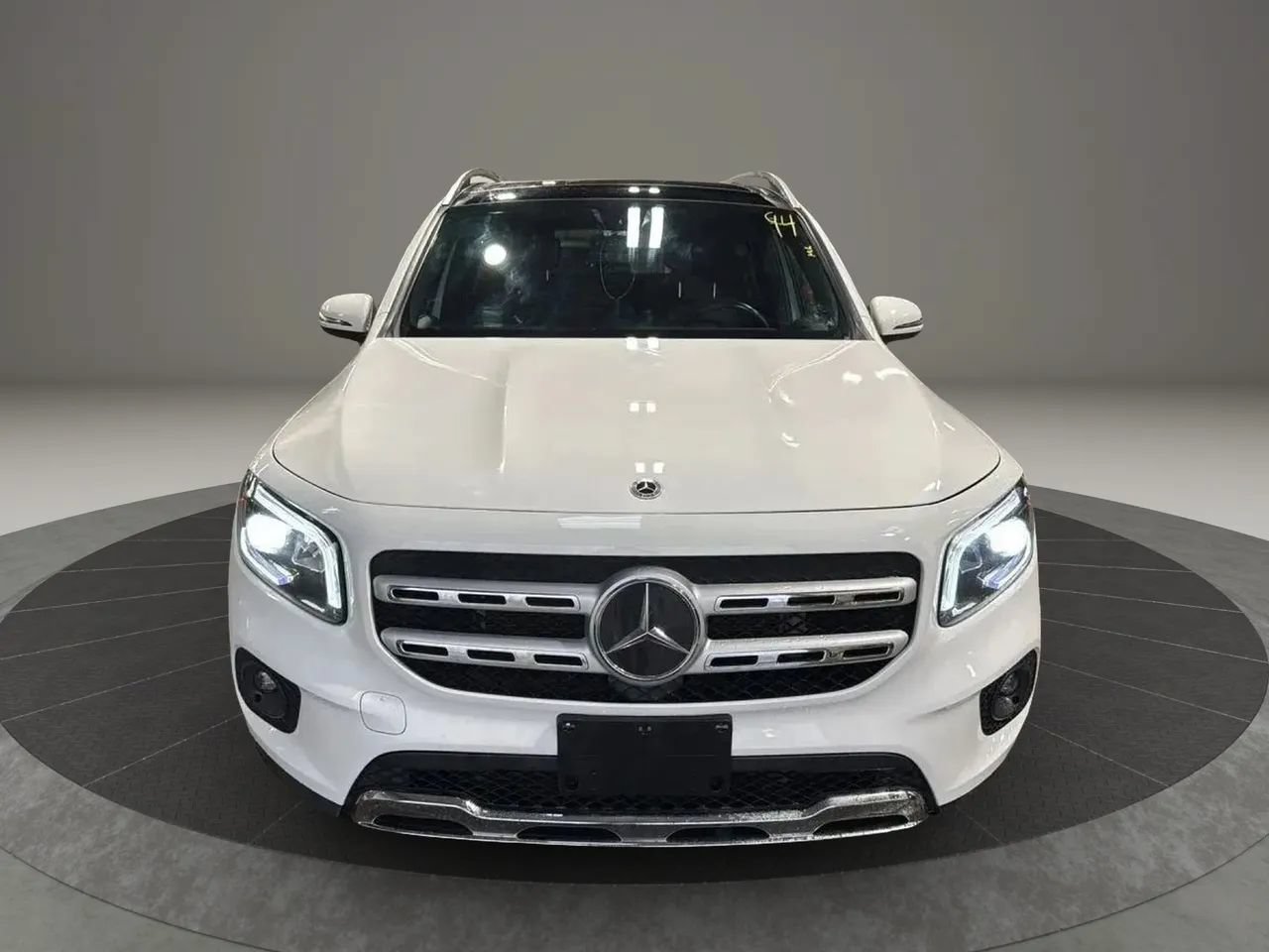 Used 2021 Mercedes-Benz GLB 250 4MATIC image 2