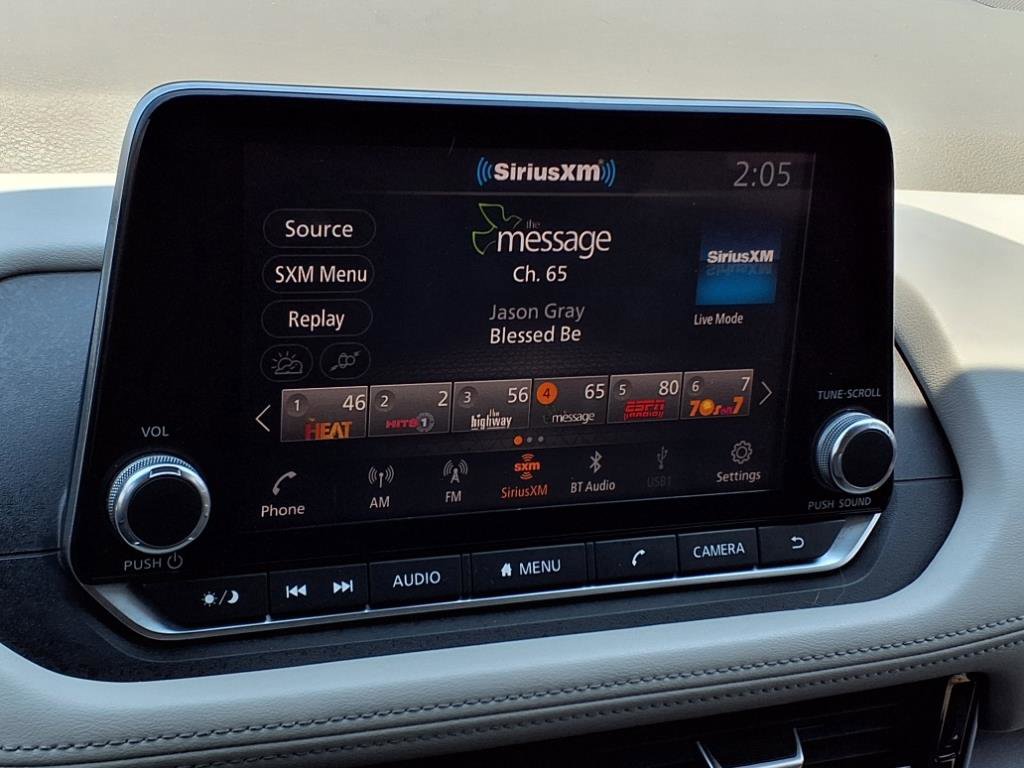 Used 2021 Nissan Rogue SV image 2