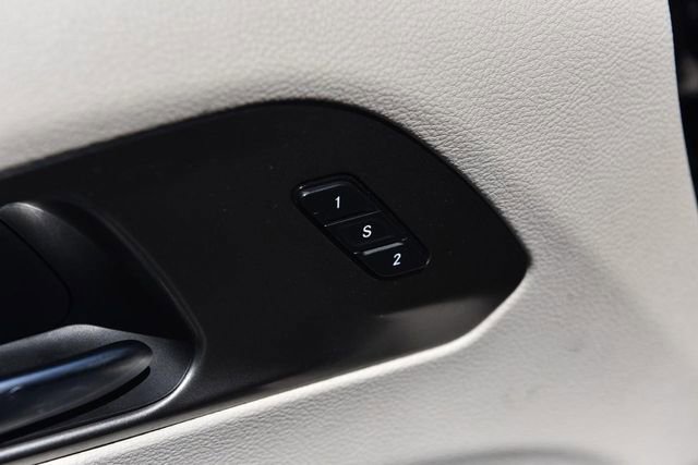 Used 2021 Chrysler Pacifica Touring-L FWD image 9
