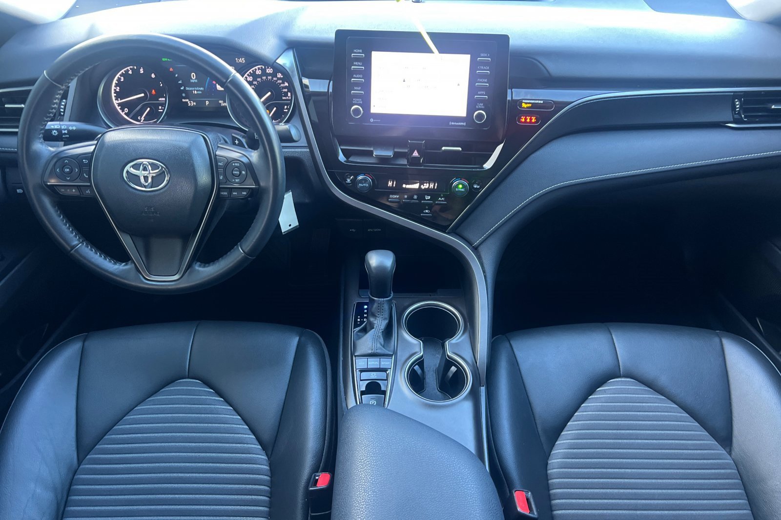 Used 2023 Toyota Camry SE image 10