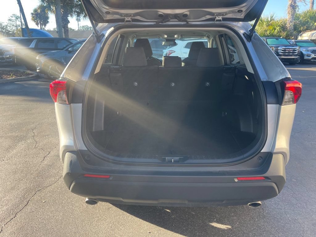 Used 2025 Toyota RAV4 XLE AWD/4WD image 5
