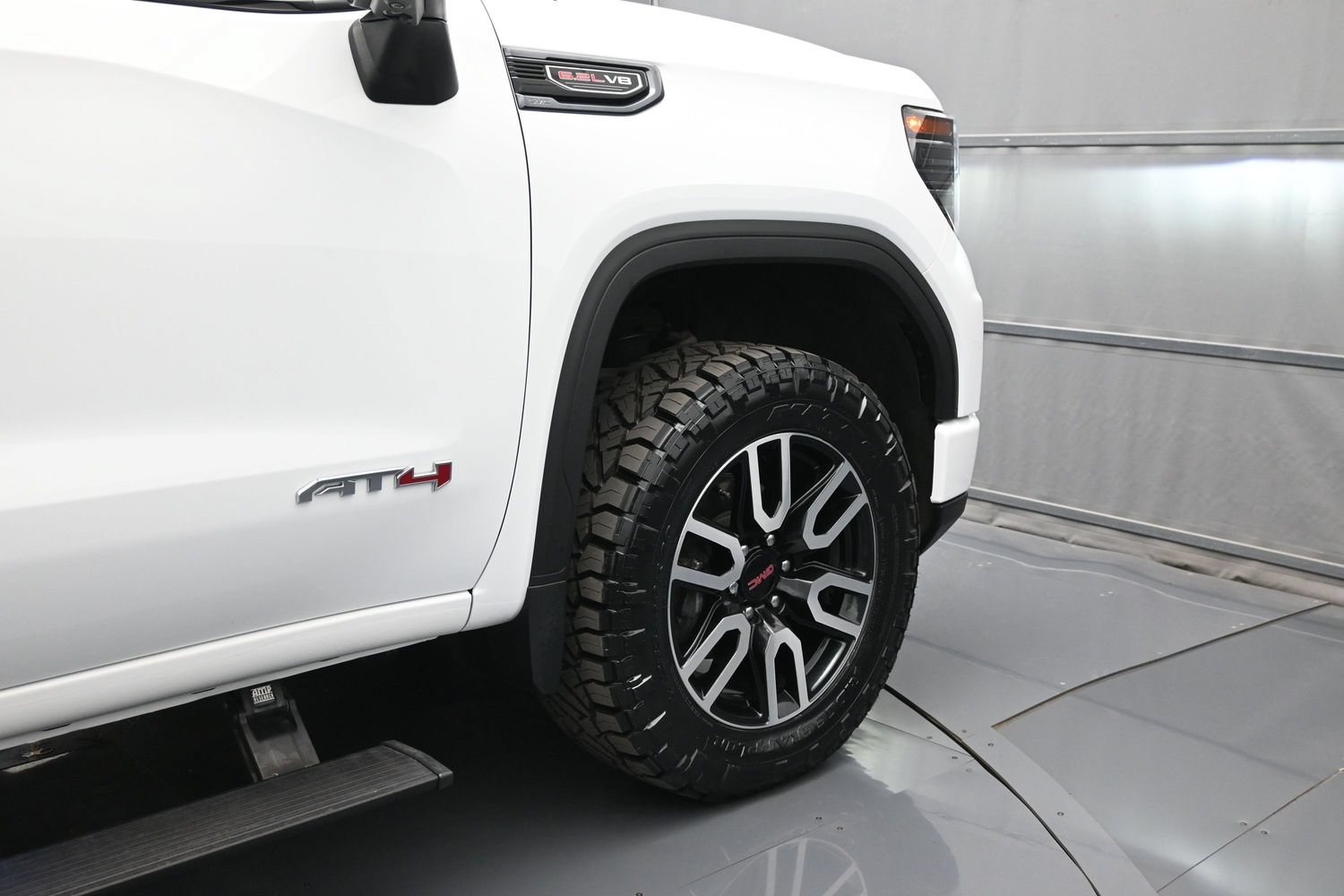 Used 2023 GMC Sierra 1500 AT4 w/ Technology Package AWD/4WD image 48