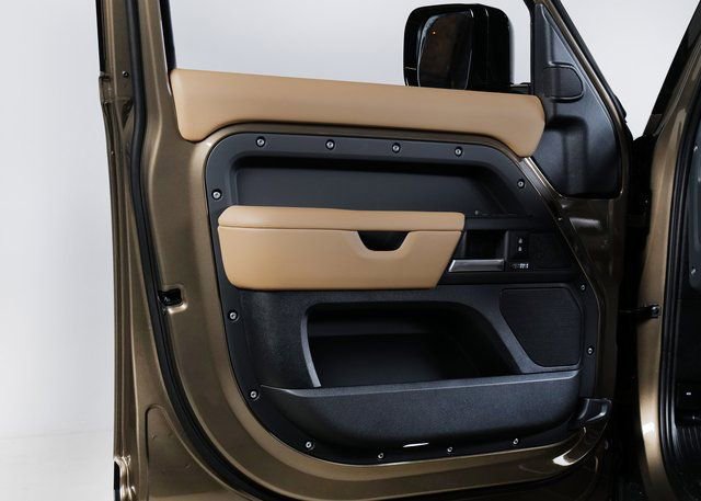 New 2026 Land Rover Defender 110 X-Dynamic SE image 27