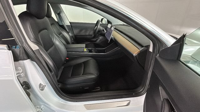 Used 2020 Tesla Model 3 Standard Range Plus RWD image 29