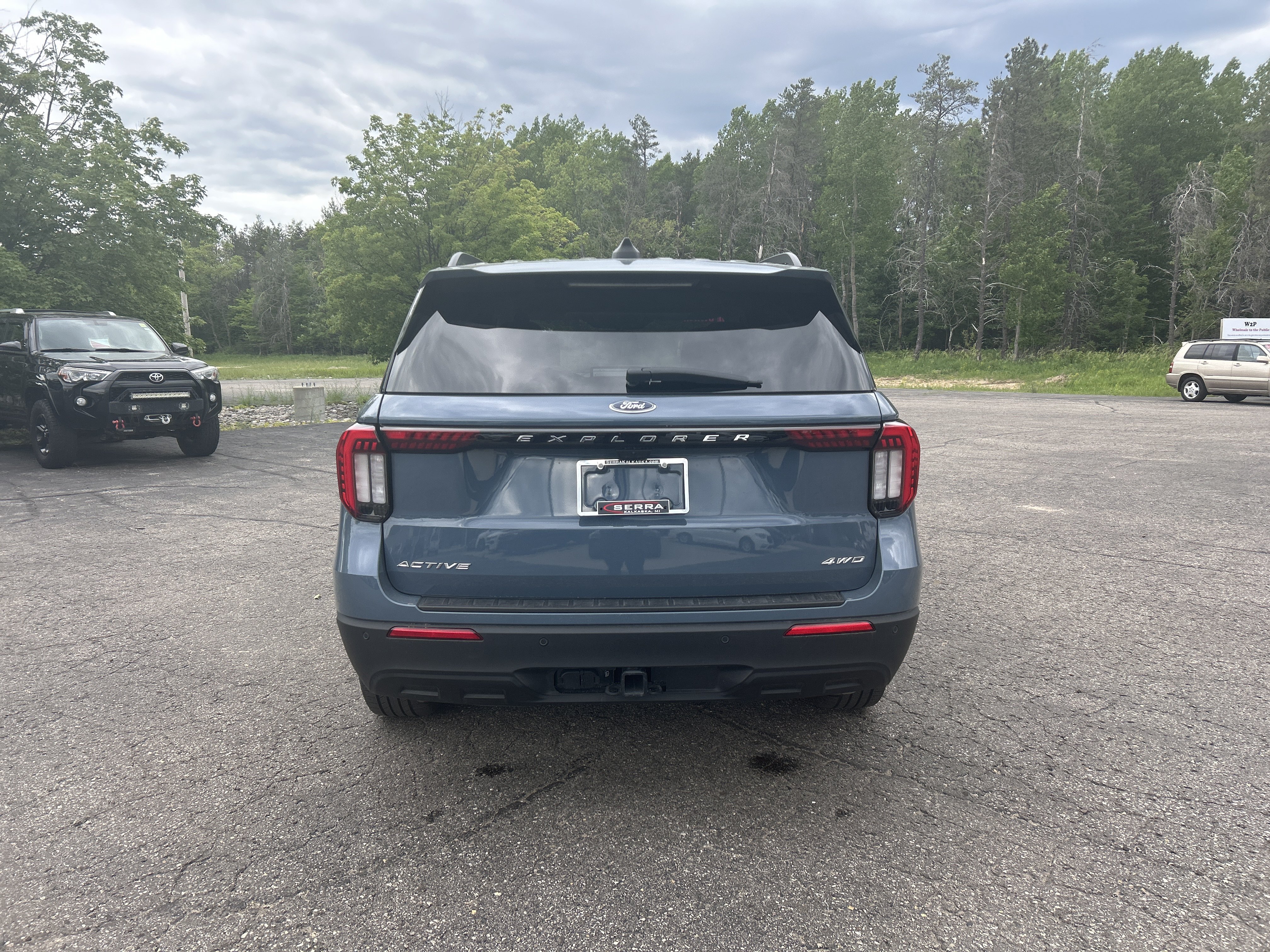Used 2025 Ford Explorer Active AWD/4WD image 4