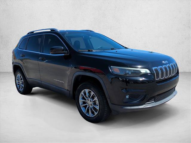Used 2019 Jeep Cherokee Latitude Plus AWD/4WD image 3