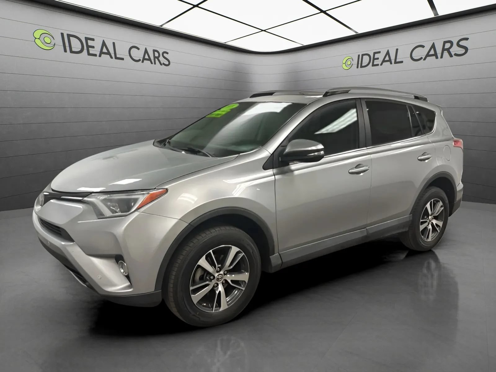 Used 2018 Toyota RAV4 XLE FWD image 1