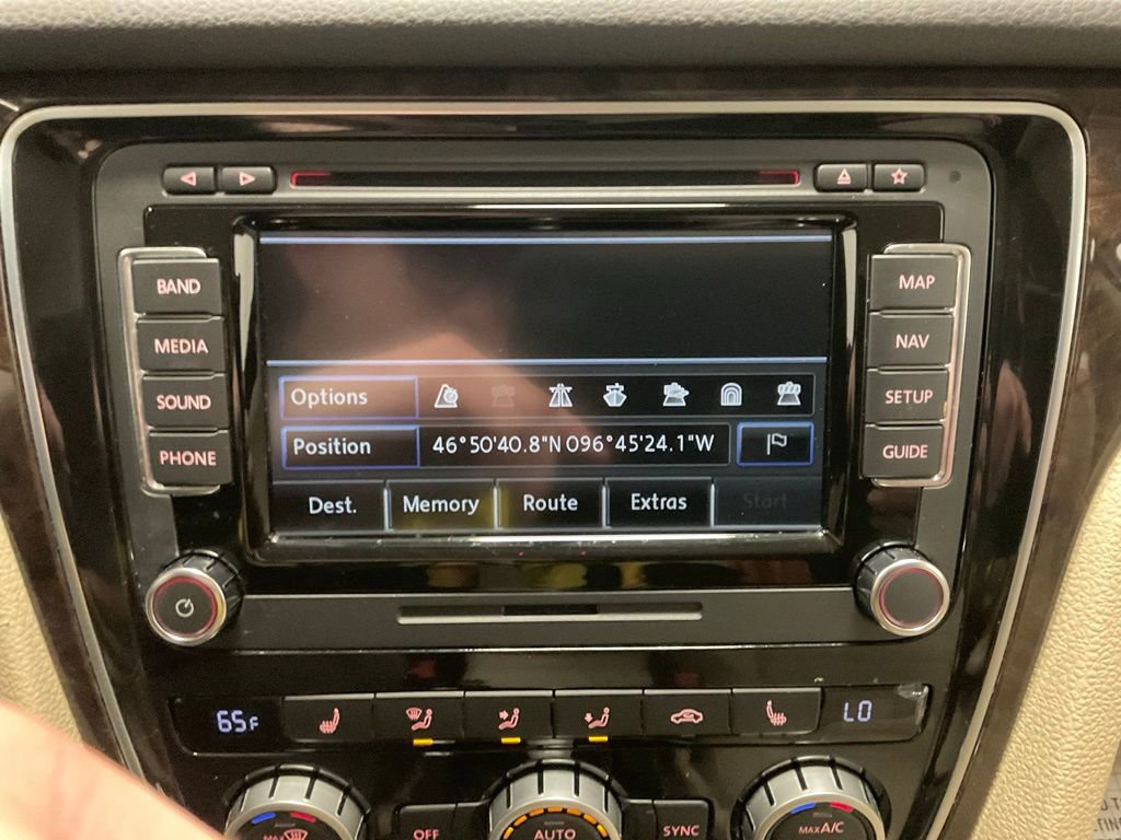 Used 2015 Volkswagen Passat TDI SEL Premium image 24